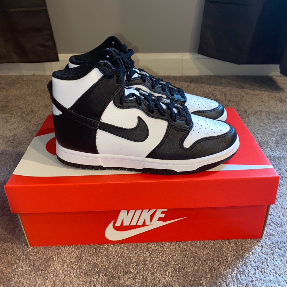 Nike Dunk High women’s Panda